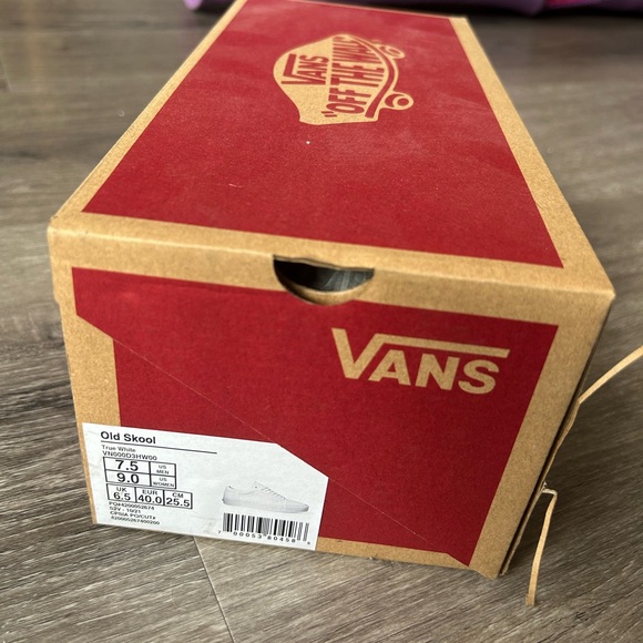 BRAND NEW IN BOX Vans Old Skool sneakers in True White. Never worn, pristine - Picture 3 of 8